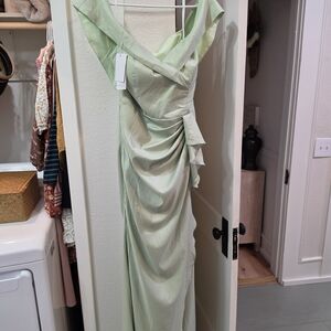 Elegant Mint Green Evening Dress